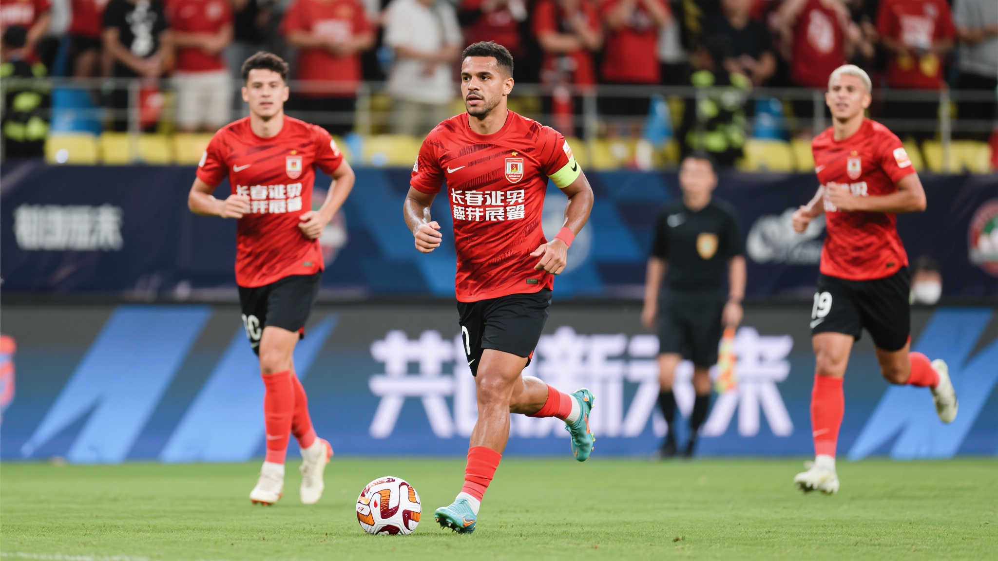 足球报:亚泰或将更换外援前锋,吉列尔梅未报名已离开球队 足球报:亚泰或将更换外援前锋,吉列尔梅未报名已离开球队